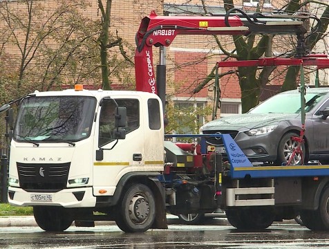 В Калуге продолжают эвакуировать машины: что нужно знать водителям