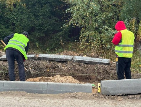 В Желыбино устанавливают тротуар длиной 1 550 м