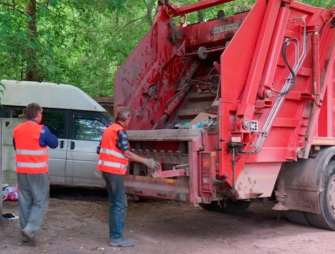 13 новых мусоровозов начнут работать в Калужской области