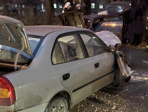 Столкновение легковушек затормозило движение в Калуге