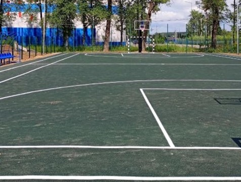 В Кондровской школе №3 появилась универсальная спортплощадка