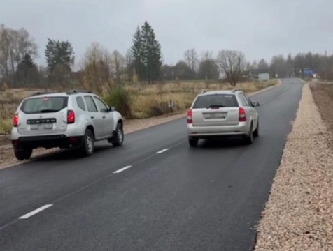 В Медынском районе ремонтируют два км дороги А-130