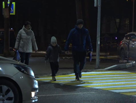 Пешеходам напомнили о безопасности на калужских дорогах в темное время суток