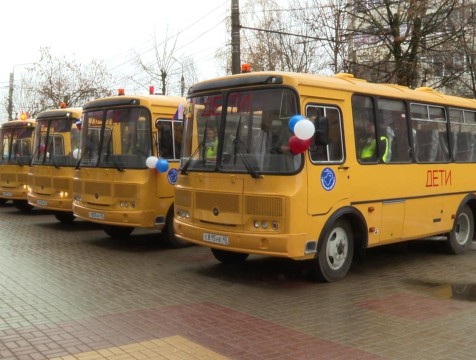 37 новых школьных автобусов передали в районы Калужской области