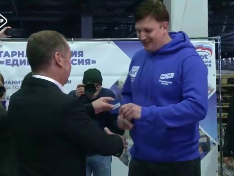 Дмитрий Медведев встретился с калужскими добровольцами в Курской области