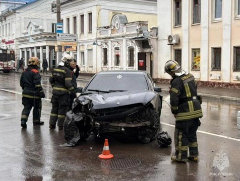 Пешеход попал под колеса авто в центре Калуги