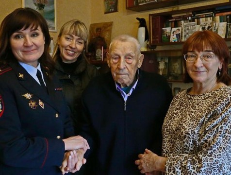Ветерана ВОВ и МВД из Калуги Михаила Жукова поздравили с 101-летием