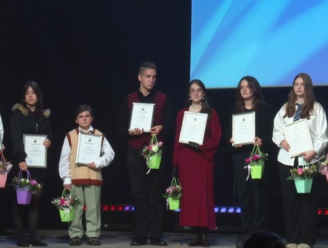 43 юных калужанина стали стипендиатами областного правительства