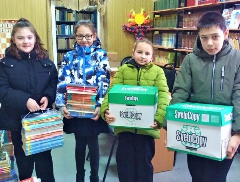Полтонны макулатуры сдали школьники Дзержинского района