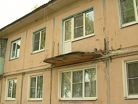 Перевалов потребовал объяснить задержку ремонта аварийного балкона