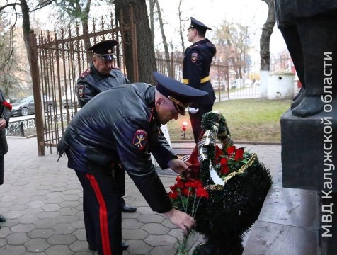 Калужские полицейские почтили память коллег, погибших при исполнении