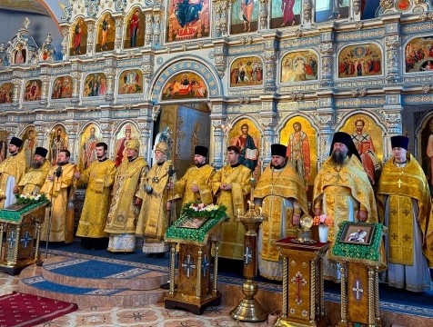 Архиерейское богослужение состоялось в храме Александра Невского в Кирове