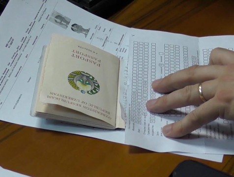 Иностранца депортируют из РФ за попытку подкупа полицейского в Калуге