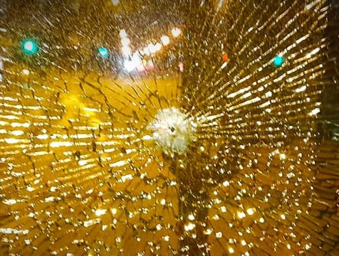 Хулиганы расстреляли троллейбус в Калуге