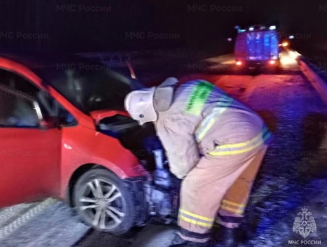 Иномарка врезалась в отбойник в Думиничском районе