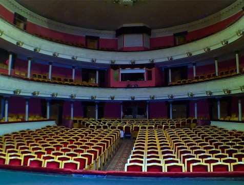 В калужской облдраме отремонтируют пол зрительного зала