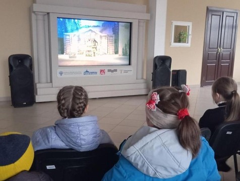 Калужский ТЮЗ показал спектакль детям Первомайска