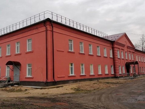 Директора подрядной фирмы обвиняют в мошенничестве при ремонте Кировской ДШИ