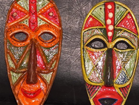 Мастер-класс по лепке африканских масок провели в Калуге