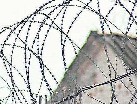 В Калужской области начальнику колонии облили лицо кислотой