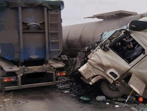 Два грузовых авто столкнулись в Медынском районе