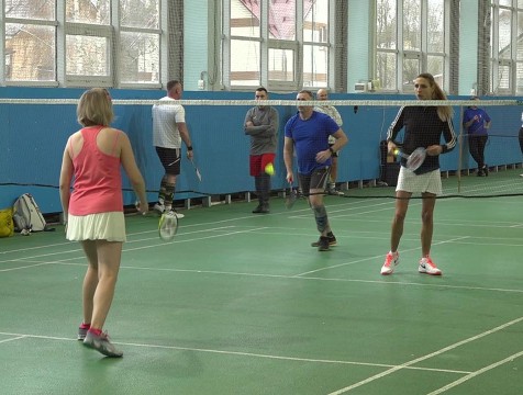 155 спортсменов участвуют в открытом турнире по бадминтону в Калуге