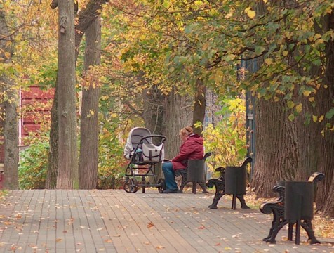 Более 8 тысяч калужских пенсионеров получают доплаты за воспитание детей