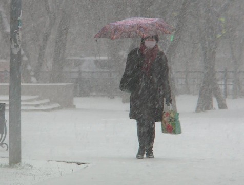 Калужан предупреждают о сильном снеге, гололёде и ветре