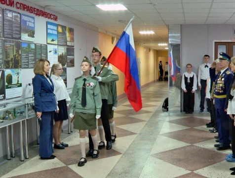 Выставка об участниках СВО открылась в калужской школе №15