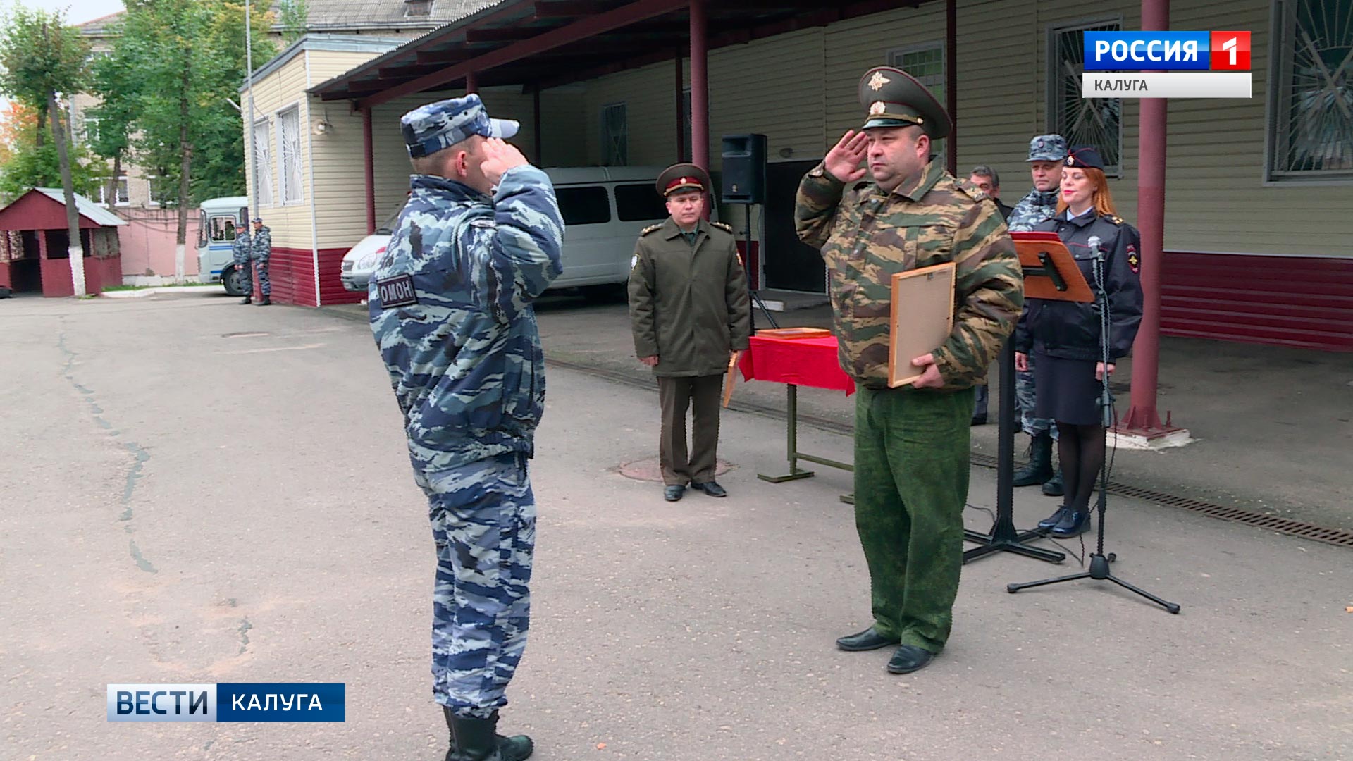 Ведомственные награды вручили отличившимся бойцам калужского ОМОНа