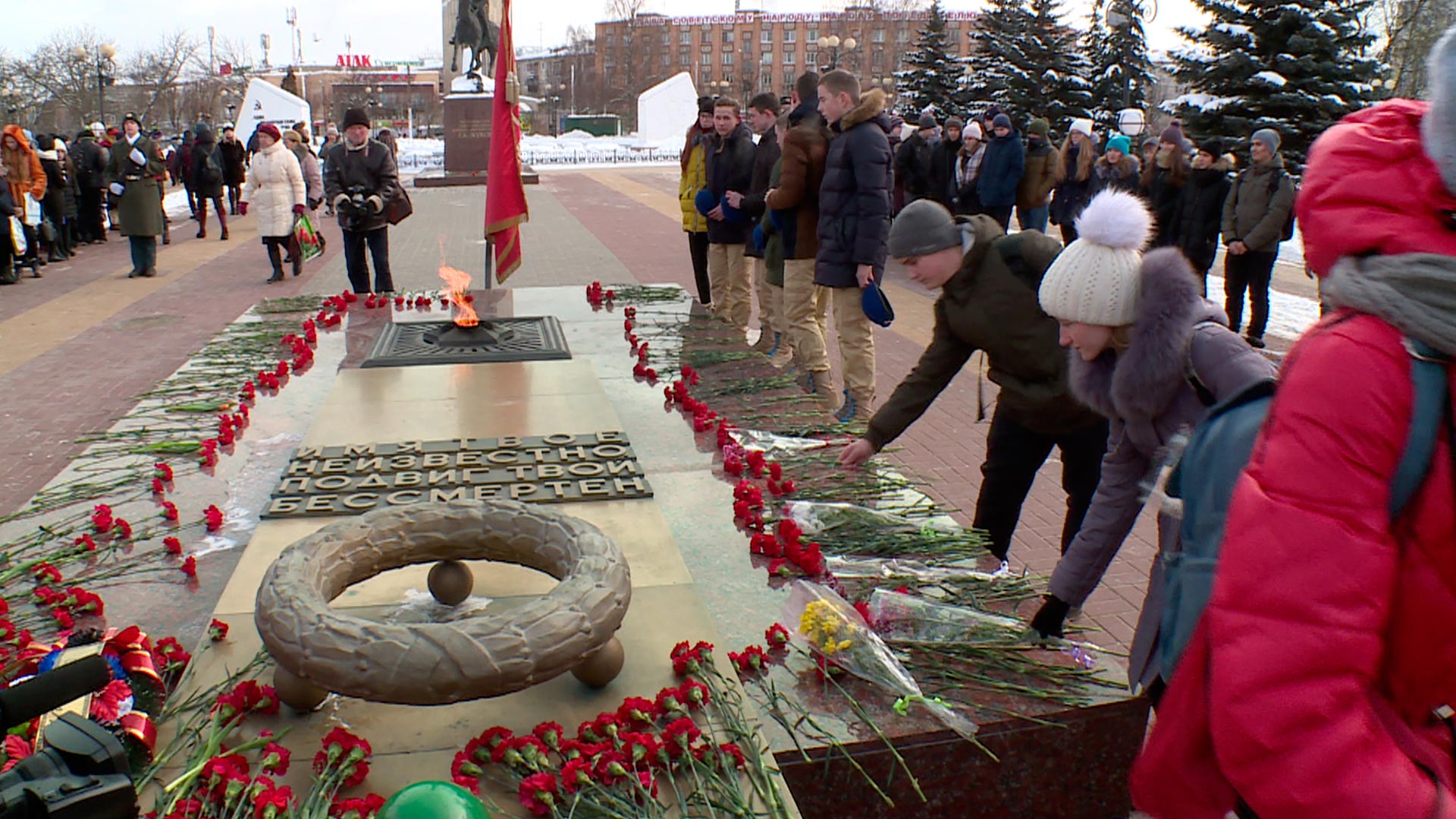 Митинг на площади победы