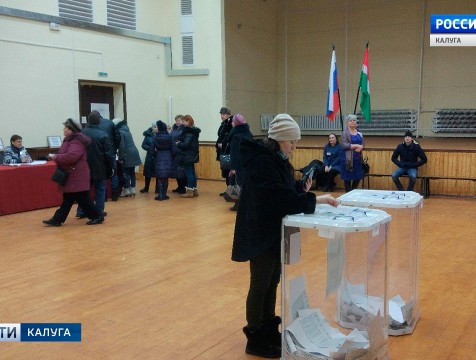 В поселке Полотняный Завод к полудню проголосовало почти четверть избирателей