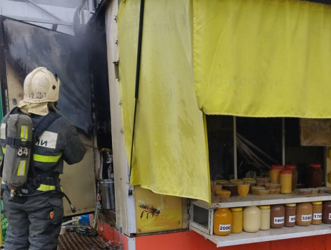 В Обнинске при пожаре в торговой палатке пострадал человек